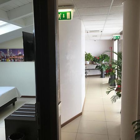 Residenza S.Event B&B Буччинаско Экстерьер фото